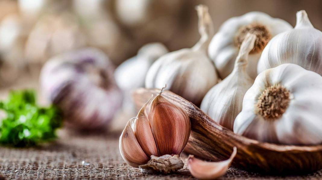 Sarımsağı tuzlu fıstık gibi soymanın sırrı bulundu! Aslında bu kadar basitmiş - Resim: 5